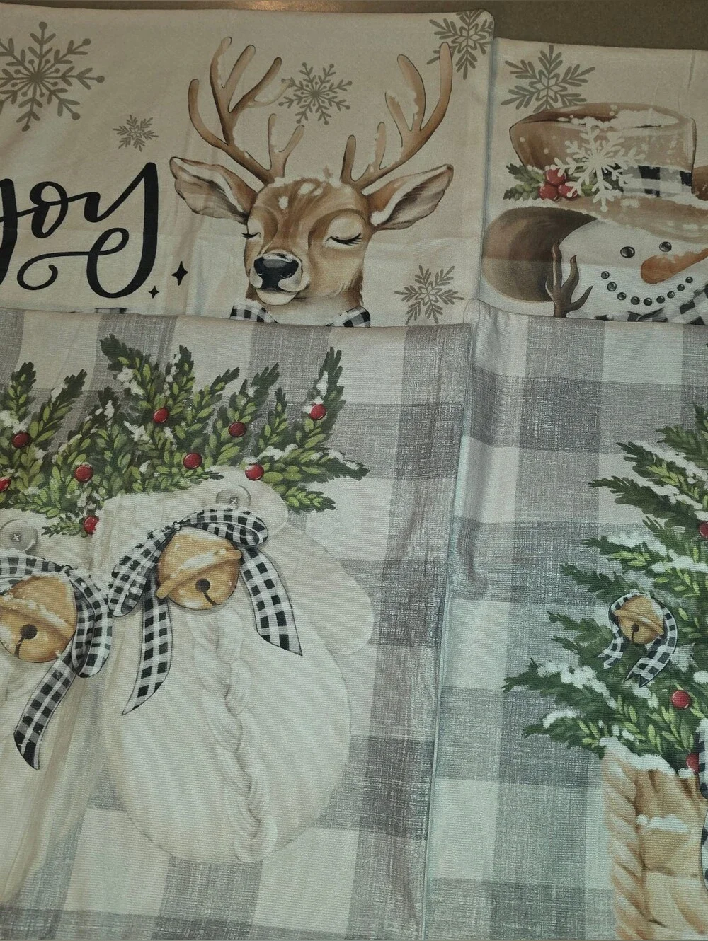 Lot of 4 Christmas Holiday Themed Pillow Covers 18